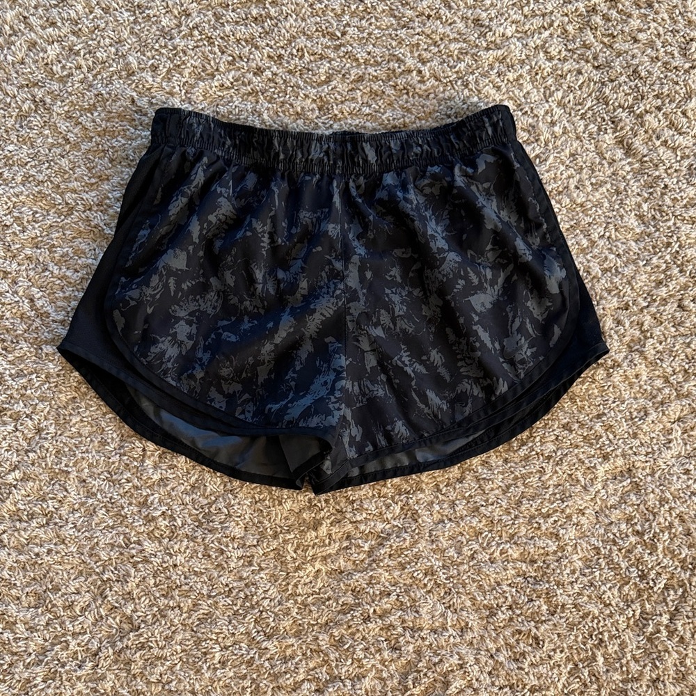 Nike Women's Black Camo-Print Athletic Shorts. Size medium.